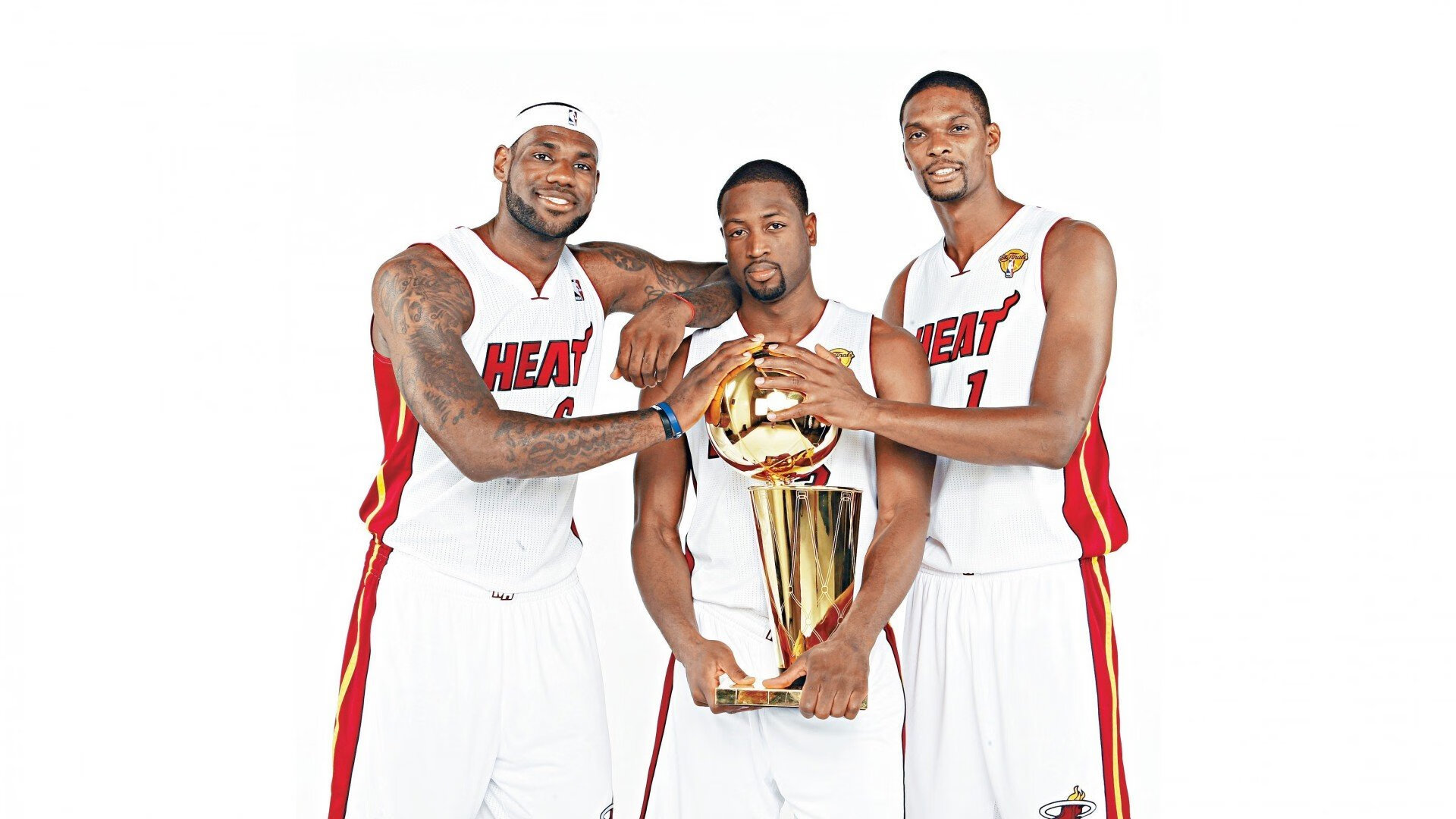 2017年西部半决赛：在“火箭之夜”中，库里连续投中数个超远三分，帮助勇士大比分领先