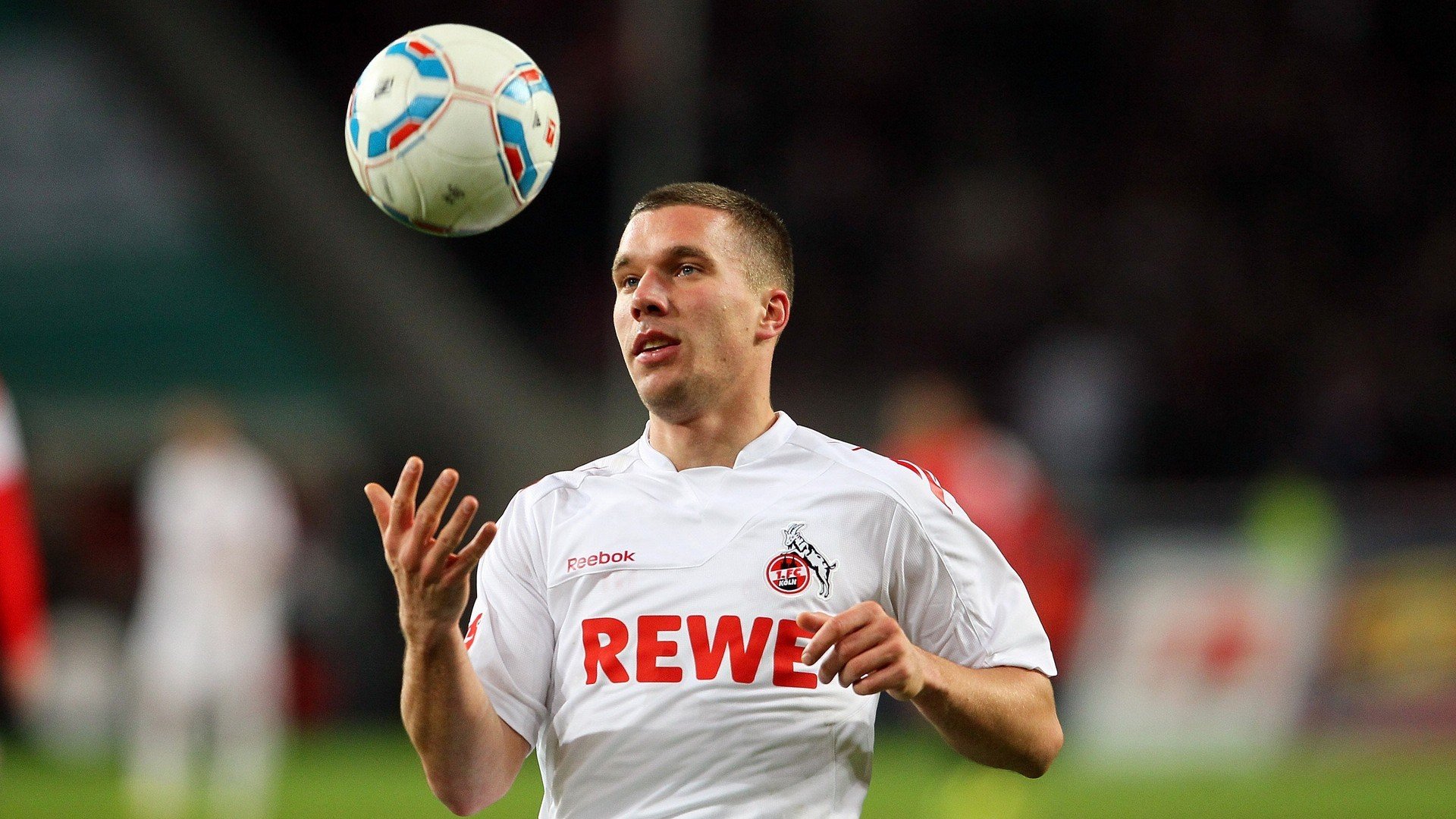 2017年西部赛季：库里在一场经典对决中投中10多记三分，创造了历史纪录