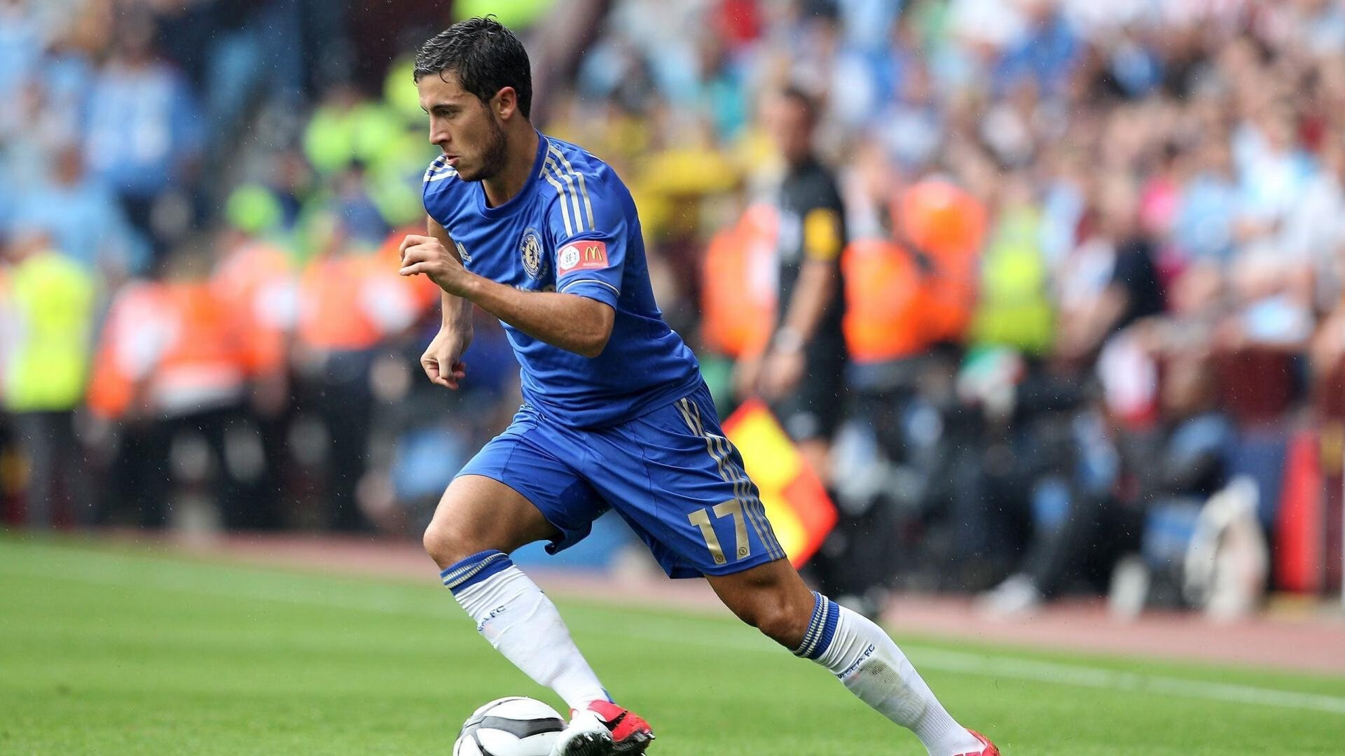 “激烈碰撞：赛场上的惊心瞬间”，场激烈的比赛