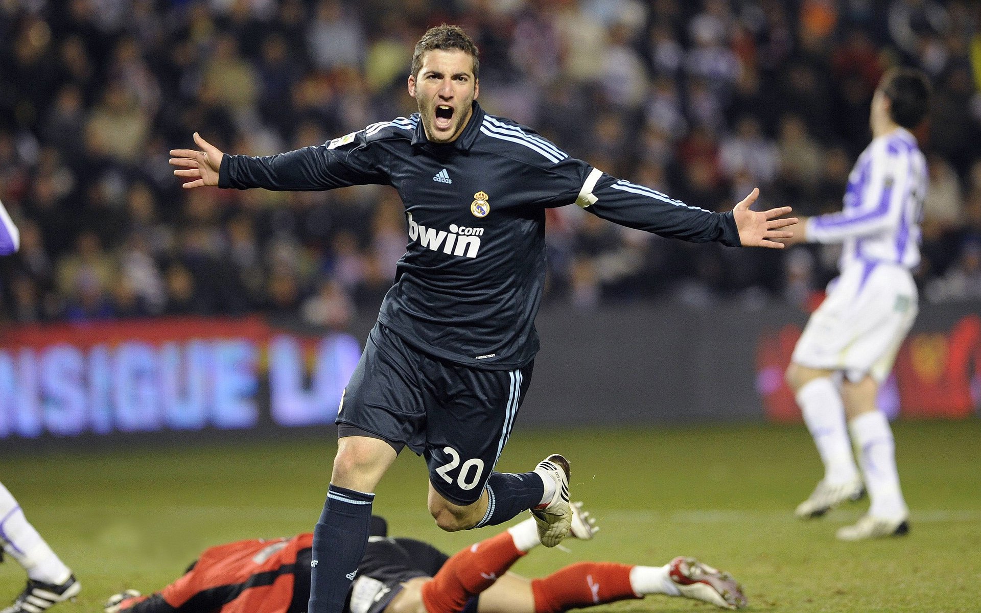 以“足球+科技”打造智慧校园足球生态系统，校园足球功能