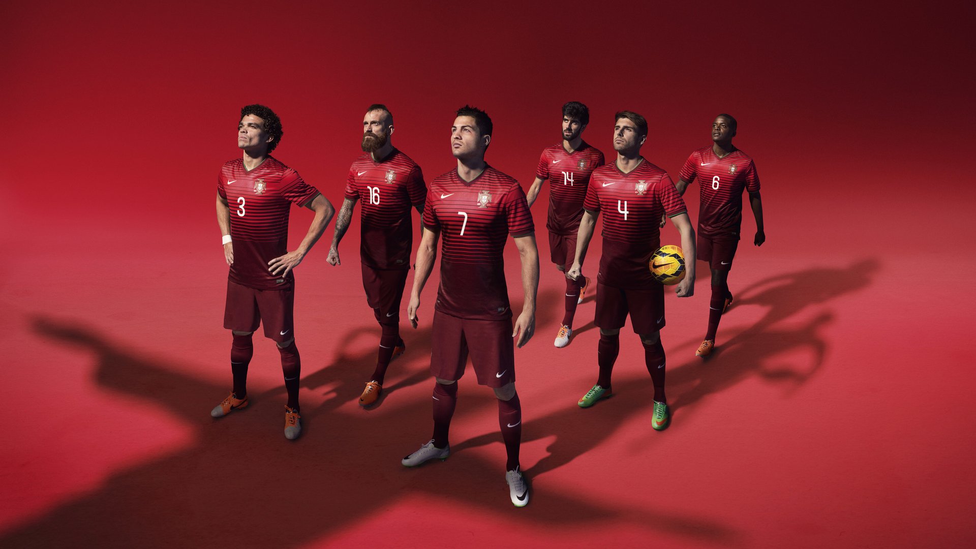 山野采蘑菇徒步，与大自然亲密接触，山上采蘑菇